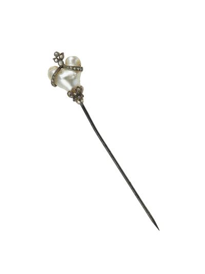 Spillone con grande perla e diamanti di vecchio taglio, oro 750/1000 e lega metallica