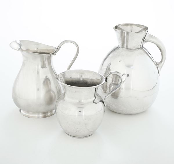 Tre brocche. Argenteria italiana del XX secolo, argentieri differenti