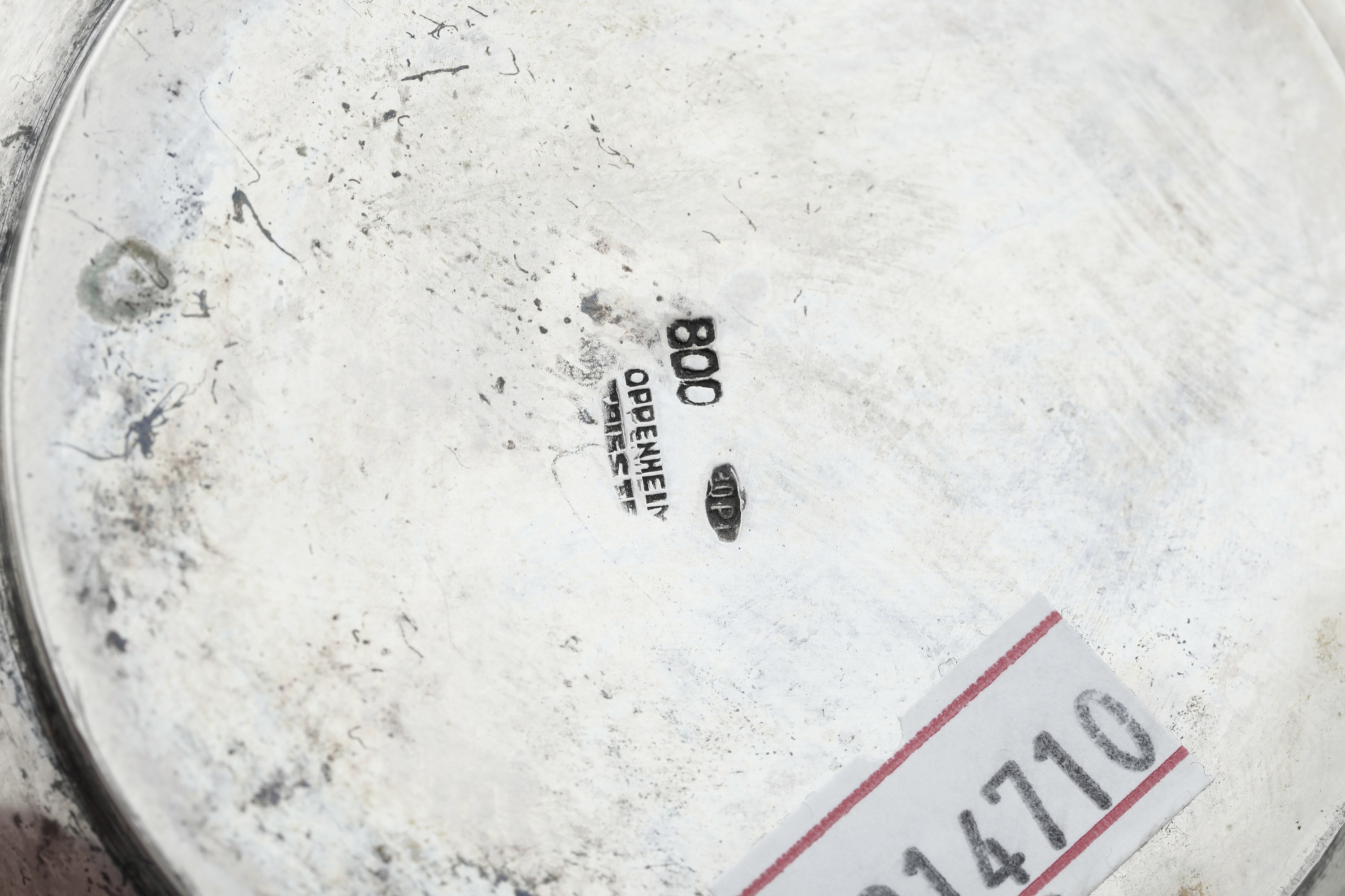 Argenteria italiana del XX secolo, Tre brocche in argento fuso e sagomato