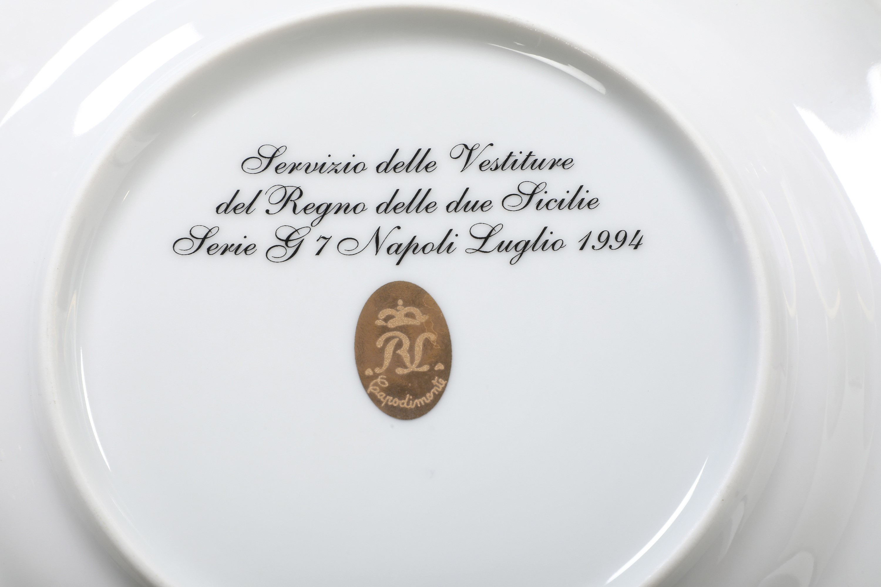 Servizio da Tavola “vestiture del Regno delle Due Sicilie” Realizzato in Occasione del G7 del 199...