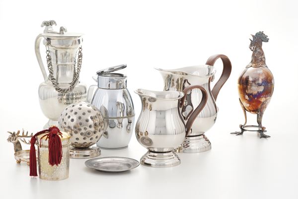 Lotto misto di oggetti in metallo