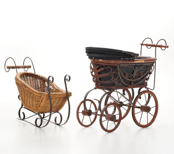 Lotto di due carrozzine giocattolo