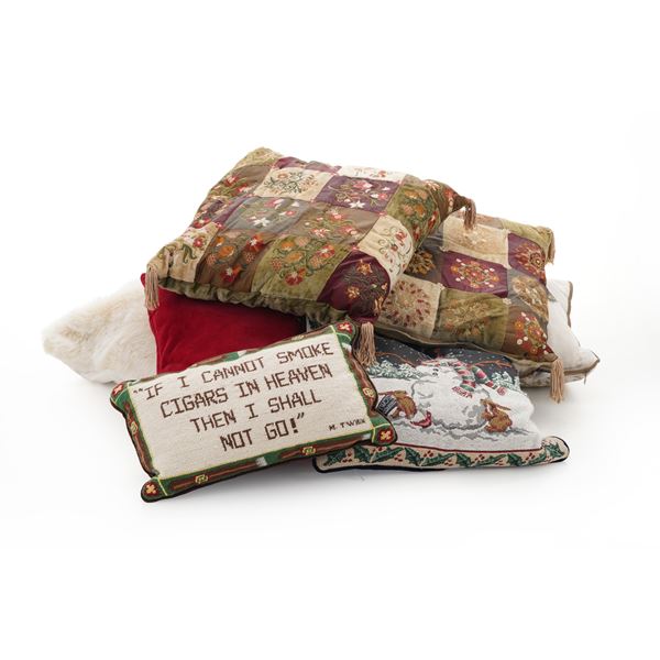 Lotto misto di cuscini in tessuti e fantasie diverse