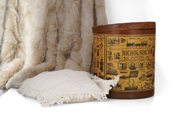 Contenitore in cartone con stampe