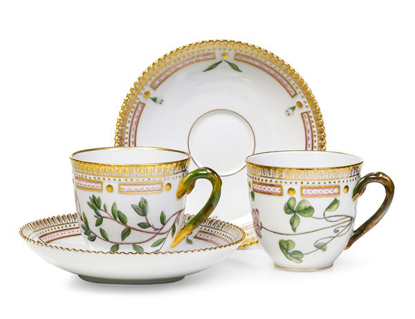 Coppia di tazze da caffè dal servizio Flora Danica Danimarca, Manifattura Royal Copenhagen, 1969-1974 