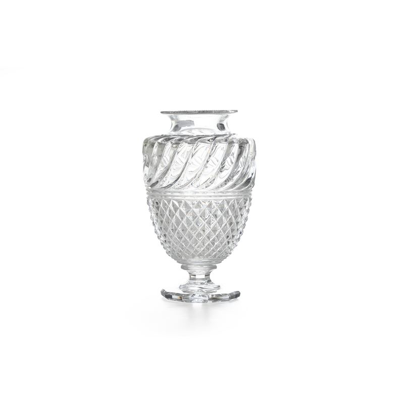 Baccarat, vaso in cristallo con decoro a rilievo  - Asta Antiquariato - Cambi Casa d'Aste