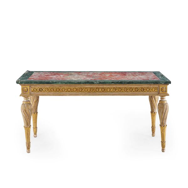 Tavolo in legno intagliato, dipinto e dorato in stile Luigi XVI. XX secolo