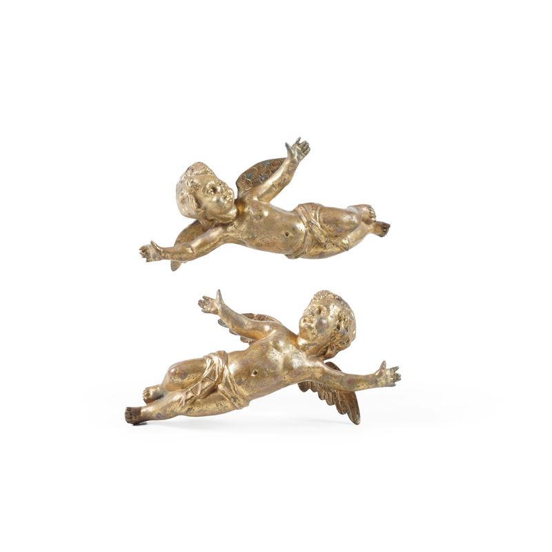 Coppia di angioletti in metallo dorato. XIX-XX secolo  - Auction Antiques - Cambi Casa d'Aste
