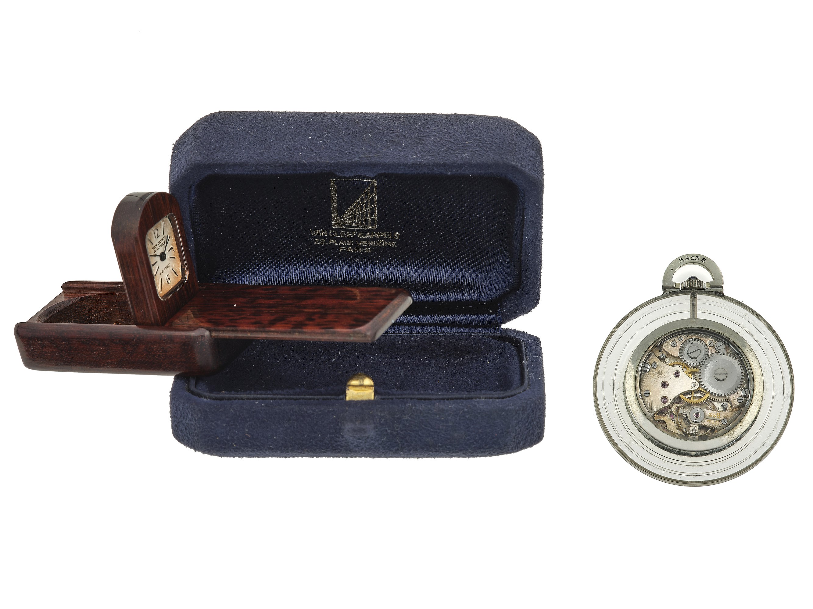 Van Cleef & Arpels, Orologio da tasca e orologio da viaggio in montature di platino, cristallo di...