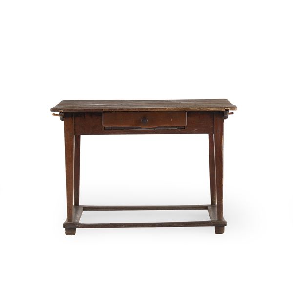 Tavolino in abete. XVIII-XIX secolo