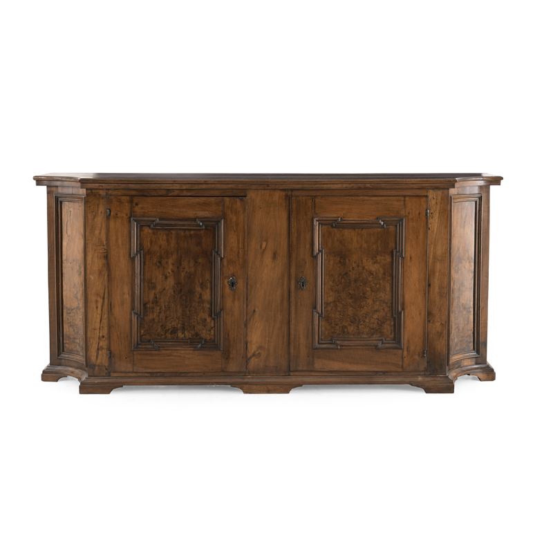 Credenza a due ante scantonata, costruita con elementi antichi  - Auction Antiquariato - Cambi Casa d'Aste