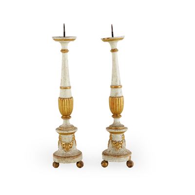 Coppia di Candelieri Neoclassici in Legno Intagliato, Laccato e Dorato