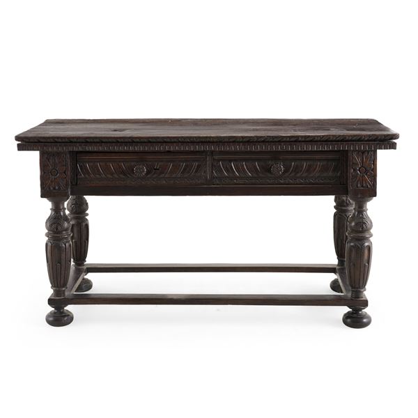 Antico tavolo in noce