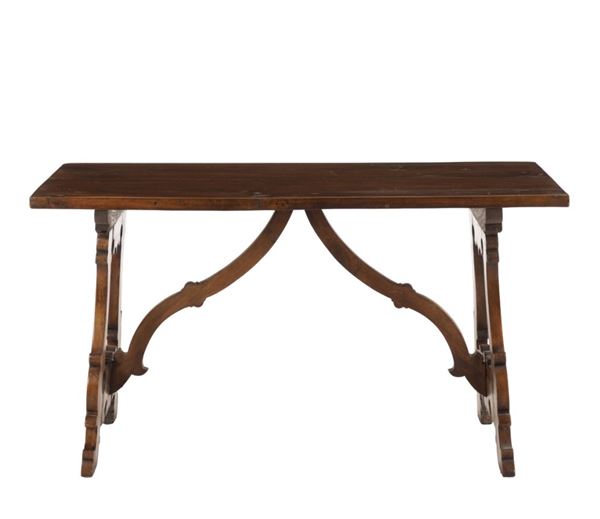 Tavolo a lira costruito con elementi antichi