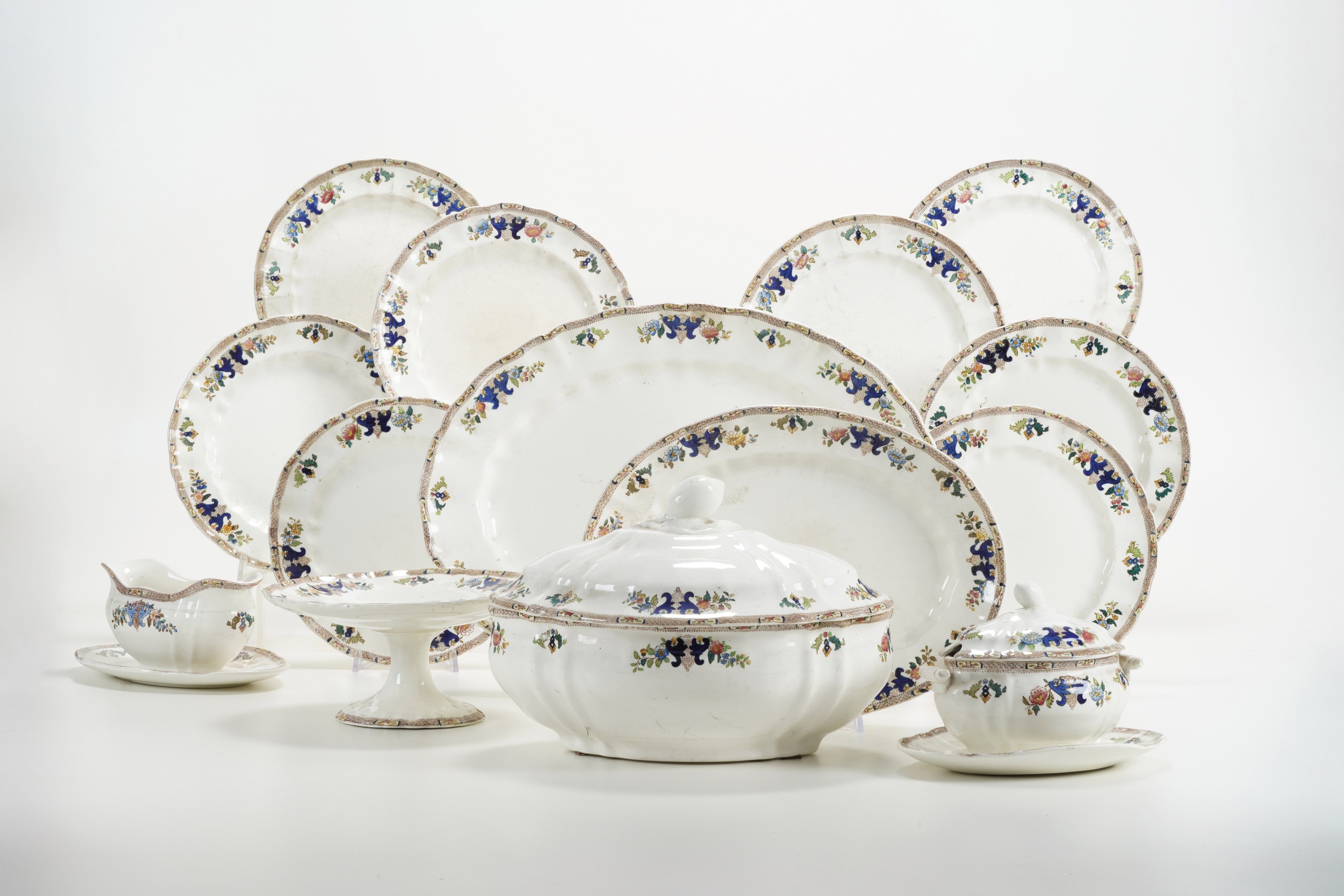Servizio da tavola. Milano, Società Ceramica Richard, 1900 circa.