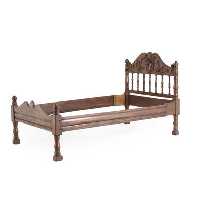 Letto in noce intagliato, Friuli, XVIII secolo