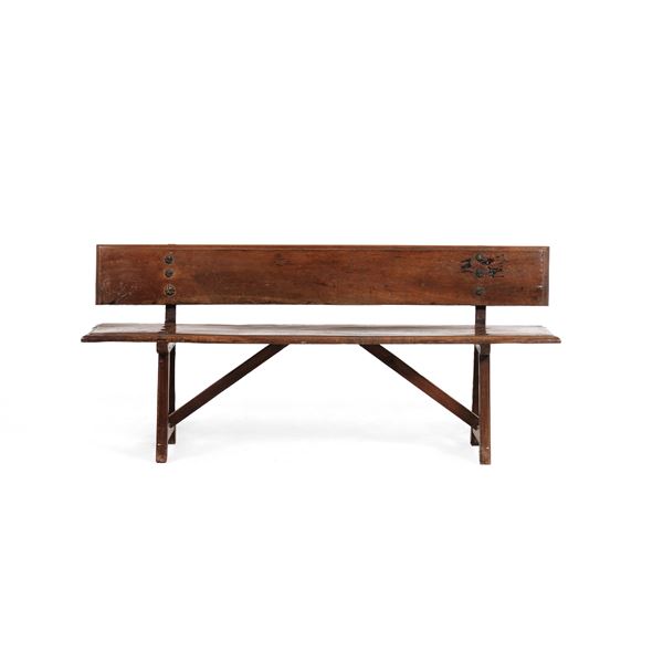 Panca in noce a capretta. Spagna (?) XVII-XVIII secolo