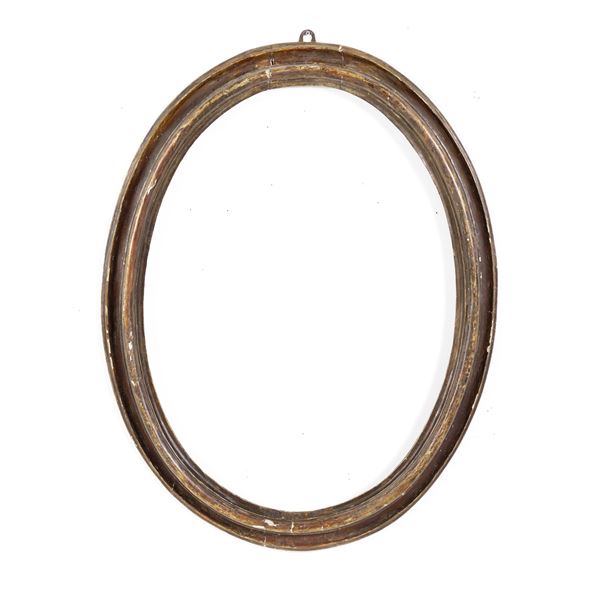 Cornice ovale in legno intagliato e dipinto. XVII-XVIII secolo