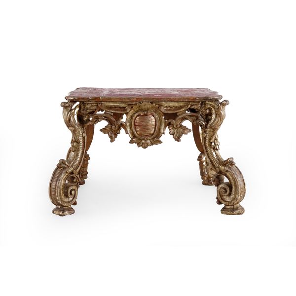 Base porta statua liturgica in legno intagliato e dorato a mecca. XVIII secolo