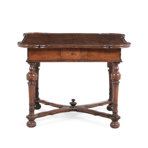 Tavolino in legno di frutto a rocchetto (elementi antichi)