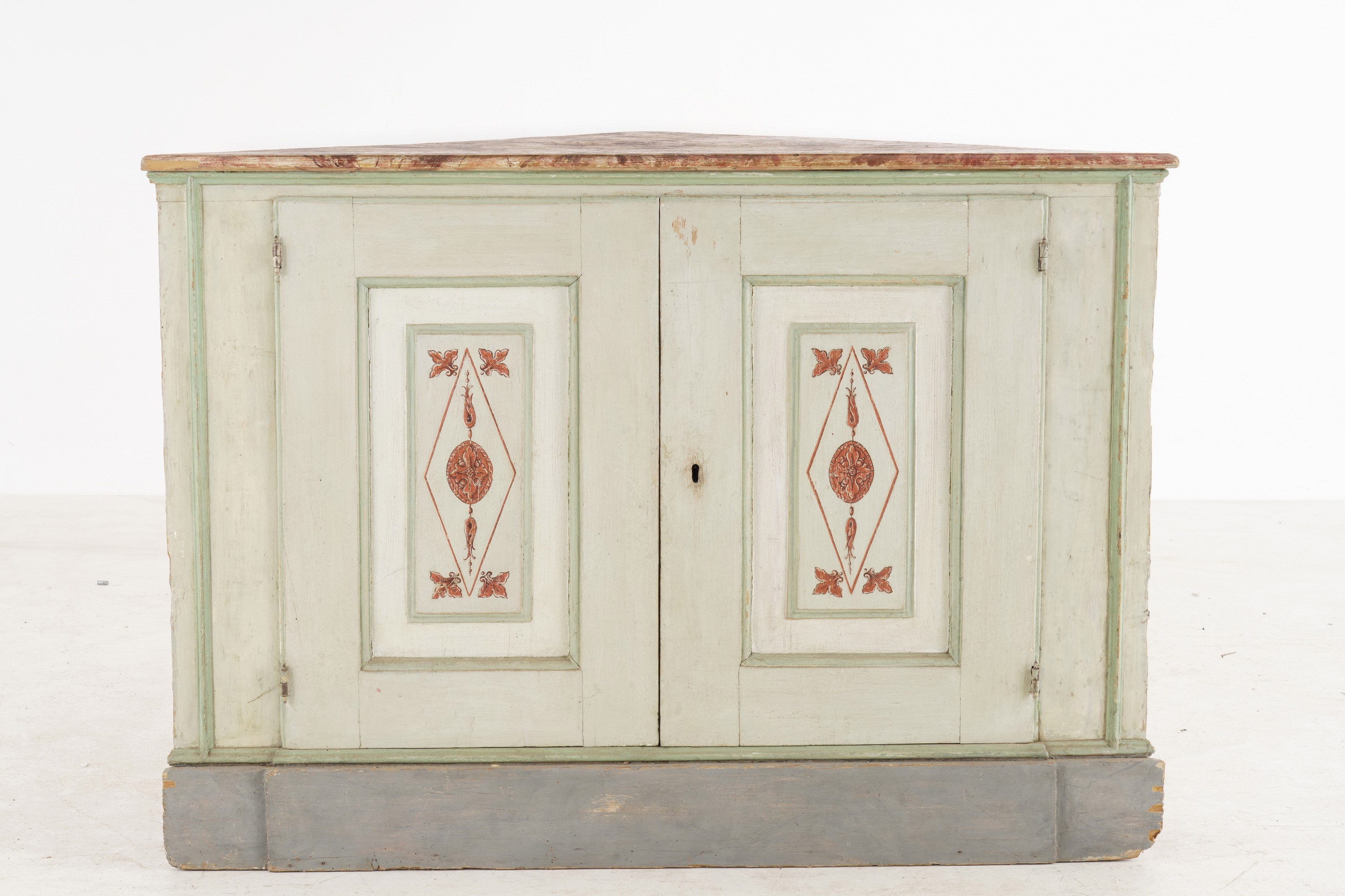Due angoliere, legno laccato, XVIII-XIX secolo