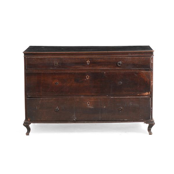 Comò veneto in legno di noce. XVIII-XIX secolo