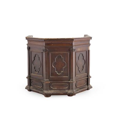 Pulpito in Legno Intagliato a Pannelli. XIX Secolo