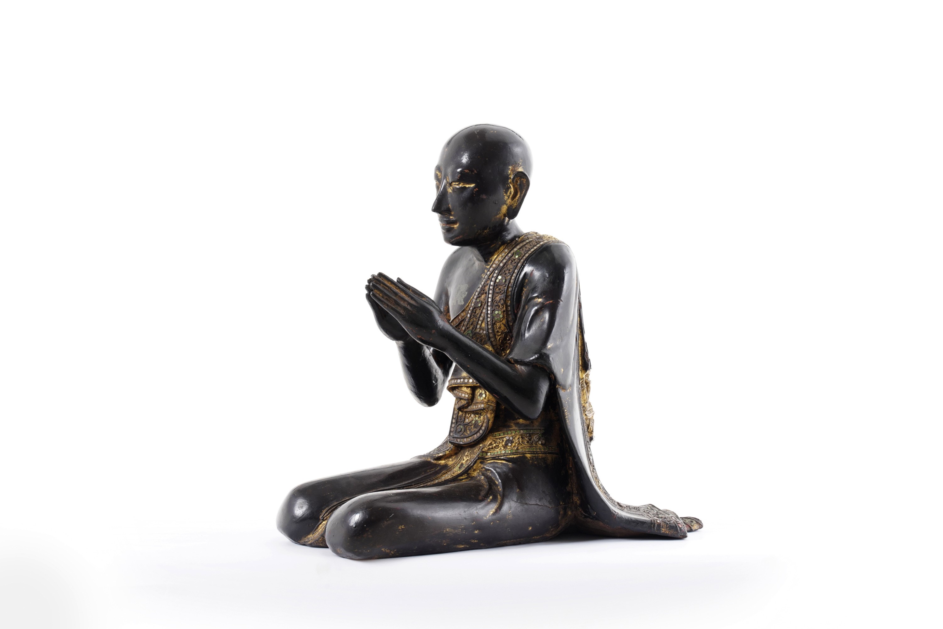 Figura in legno ebanizzato con tracce di doratura, Saggio in preghiera, Thailandia, XIX secolo