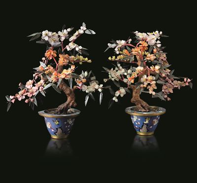 Coppia di Bonsai in Cloisonné e Rami in Pietre Dure e Quarzi, Cina, XX Secolo
