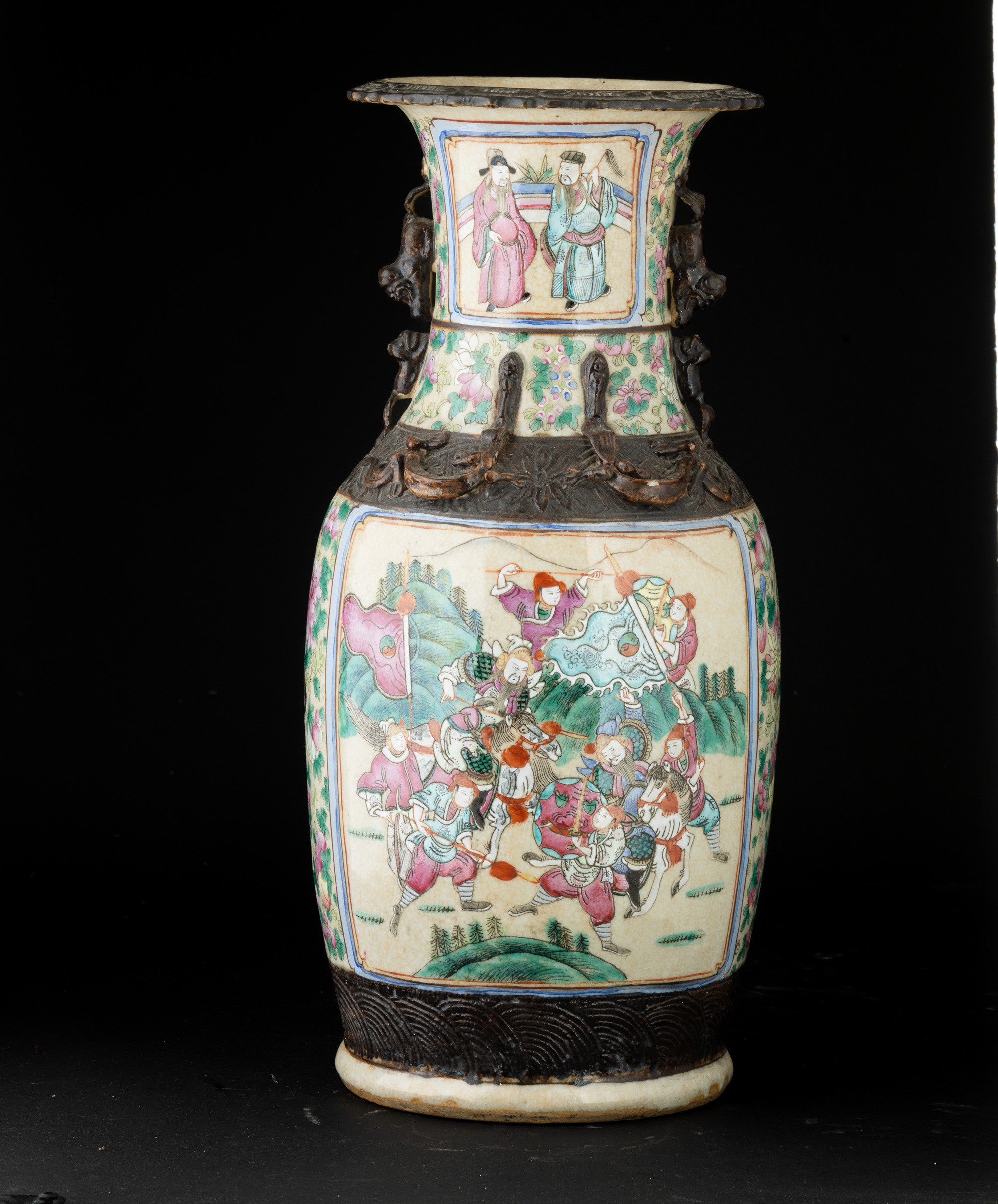 Vaso in porcellana, Famiglia Rosa, decoro policromo con scena di corte, Cina, XX secolo