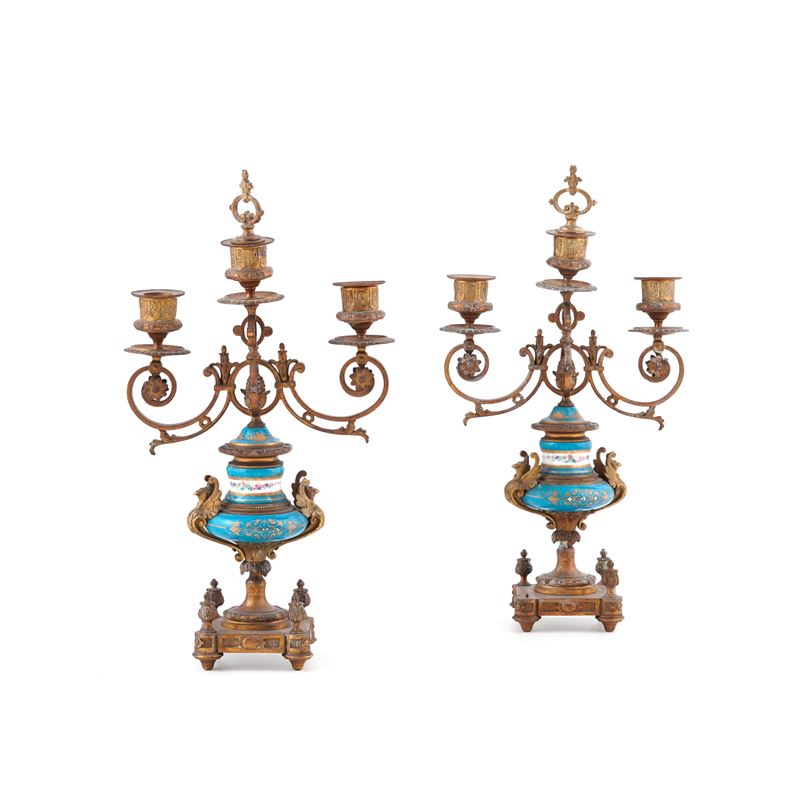 Coppia di candelieri in metallo dorato e maiolica. Francia, XIX secolo  - Auction Antiques - Cambi Casa d'Aste
