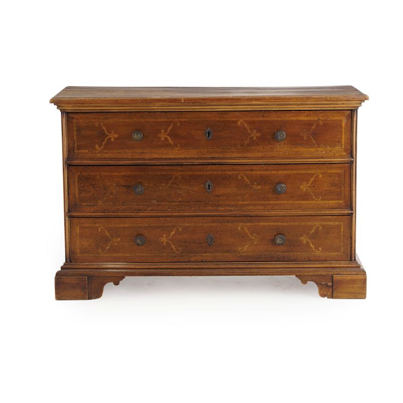 Cassettone intarsiato in stile secentesco. Costruito con elementi antichi  - Asta Antiquariato - Cambi Casa d'Aste