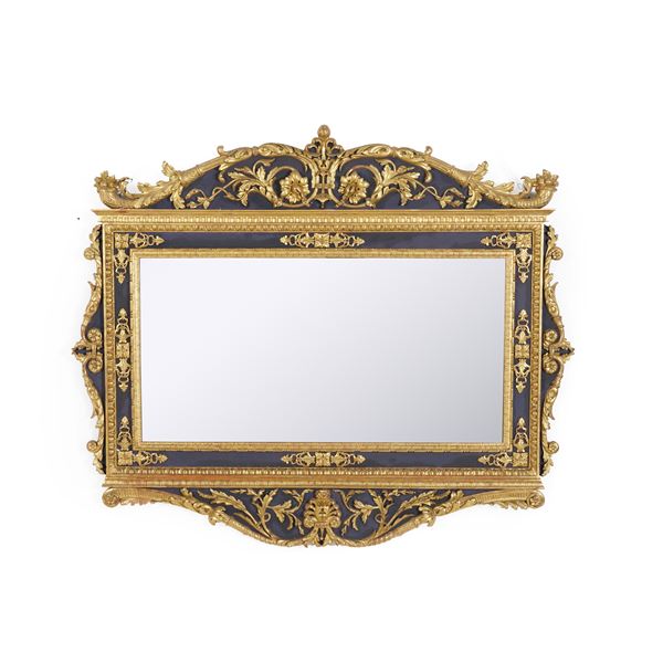 Grande specchio con cornice in legno intagliato, dipinto e dorato. XX secolo