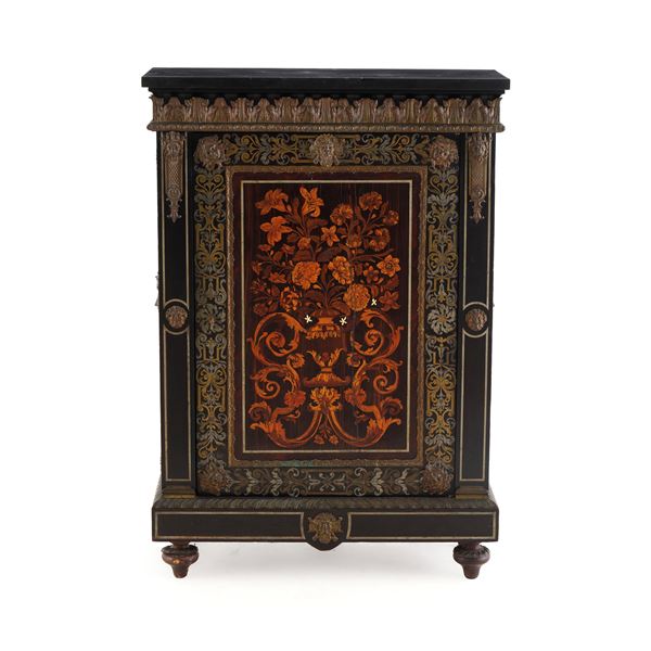 Piccola credenza in stile Boulle. Francia, XIX secolo