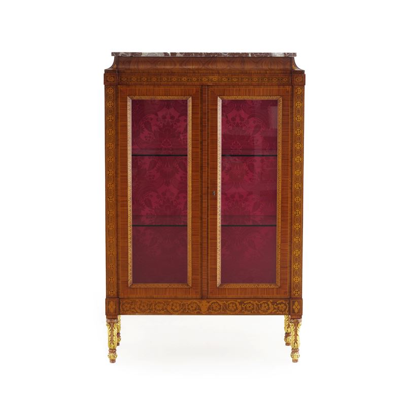 Vetrina lastronata in bois de rose e intarsiata in legno d'acero. XX secolo  - Asta Antiquariato - Cambi Casa d'Aste