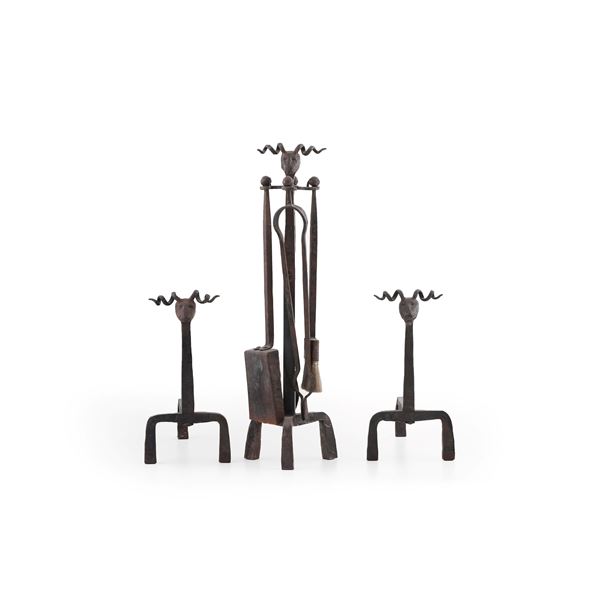 Set da camino in fetto battuto. XX secolo