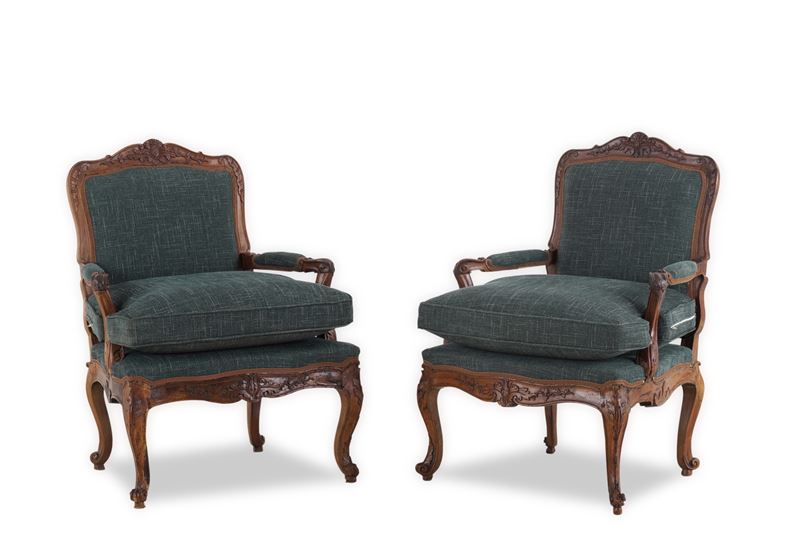 Coppia di bergères in legno intagliato. Francia, XVIII secolo  - Asta Dimore Italiane - Cambi Casa d'Aste