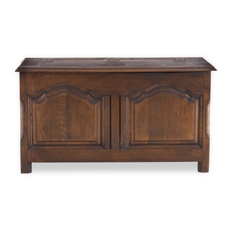 Piccola cassapanca in legno intagliato. Francia, XIX secolo  - Auction Italian Residences - Cambi Casa d'Aste