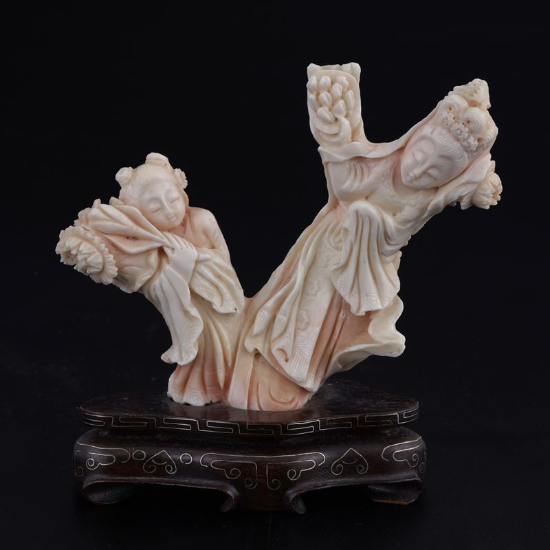 Figura scolpita in corallo rosa. Cina, Dinastia Qing, XIX secolo  - Asta Dimore Italiane - Cambi Casa d'Aste