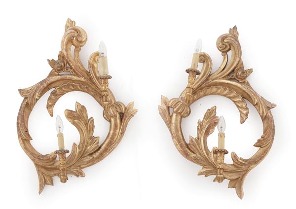 Coppia di appliques in legno intagliato e dorato