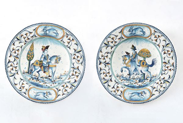 Coppia di grandi piatti da parata. Toscana, XX secolo.  