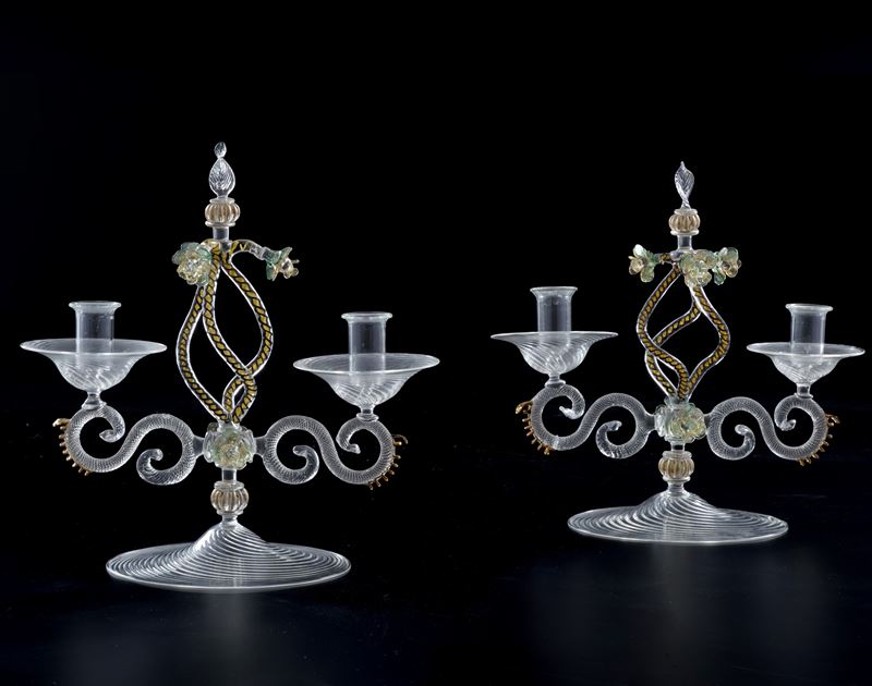 Coppia di candelieri in vetro. Murano, XX secolo  - Auction Italian Residences - Cambi Casa d'Aste