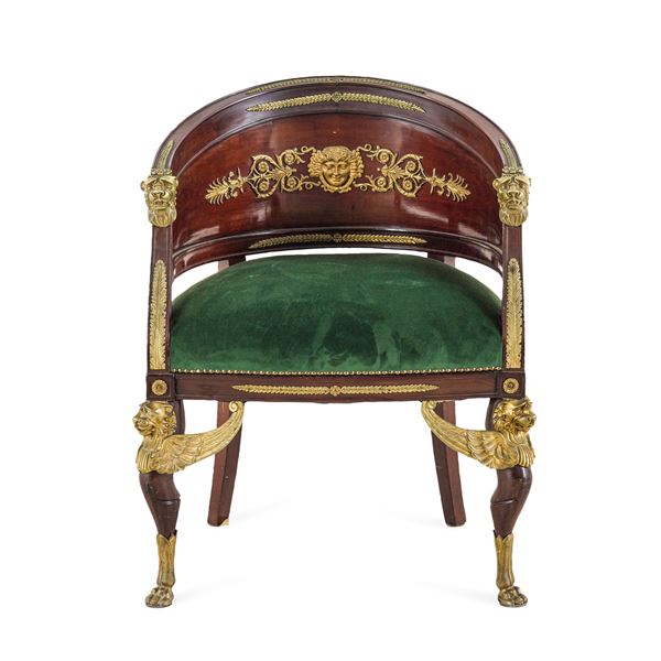 Poltrona a pozzetto in mogano. Francia, XIX secolo