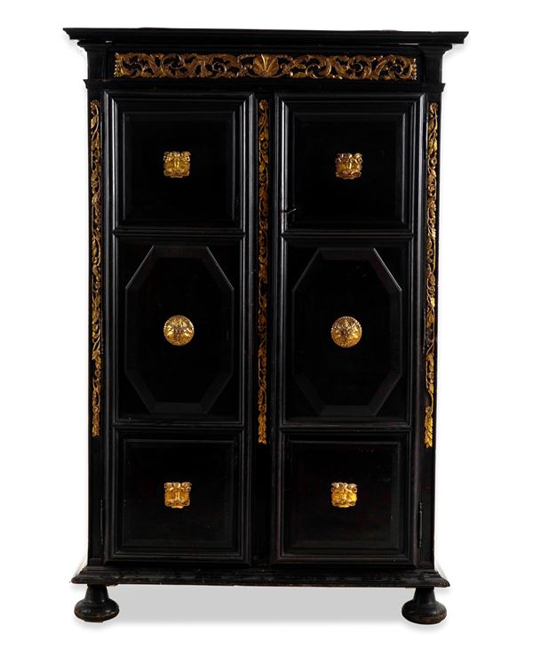 Armadio a due ante. Francia, XIX-XX secolo