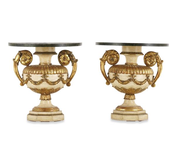 Coppia di piccole consolles. XIX secolo