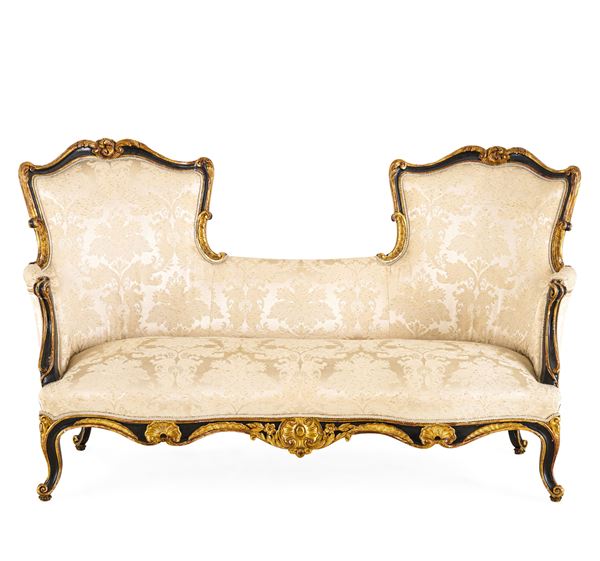 Fornitura da salotto in legno laccato e dorato. XIX secolo