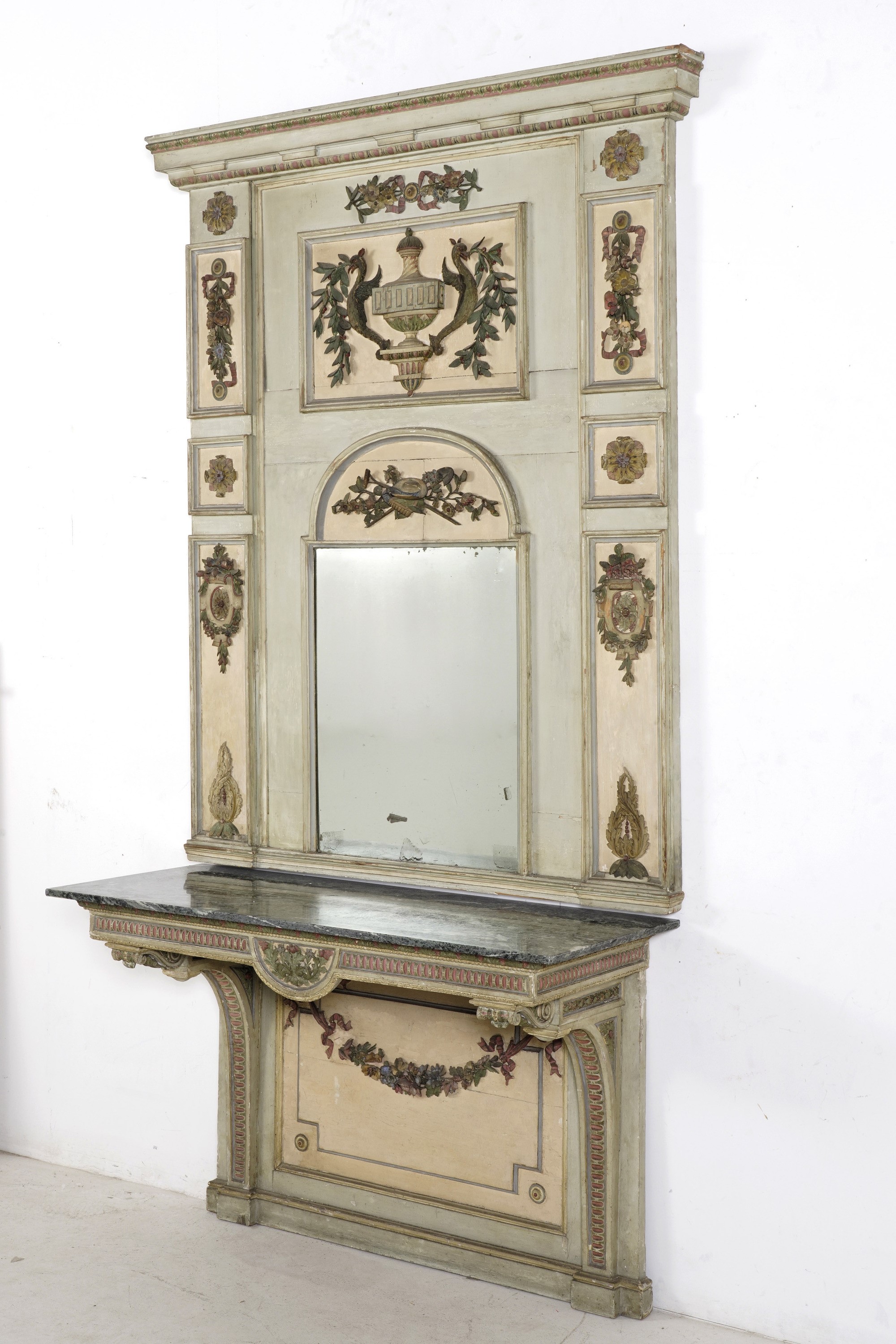 Consolle con Specchiera in Legno Laccato. Fine XVIII Secolo