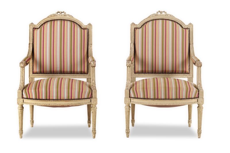 Coppia di poltrone Luigi XVI in legno intagliato e laccato. XX secolo  - Asta Dimore Italiane - Cambi Casa d'Aste
