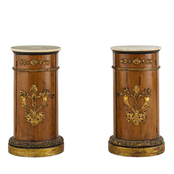 Coppia di comodini Impero a colonna. XIX secolo