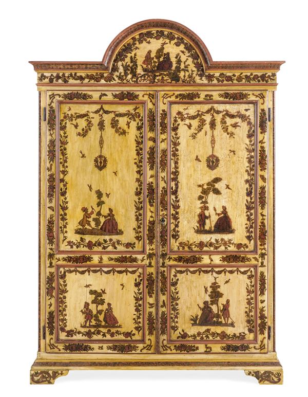 Armadio in legno dipinto e decorato ad arte povera, in stile settecentesco